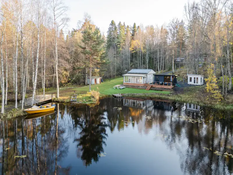Maison 1986 rénovée + chalet d’invités et sauna de rive, 5 900 m² et 50 m de rive sur le Näsijärvi — Antaverkka, Ylöjärvi — 1
