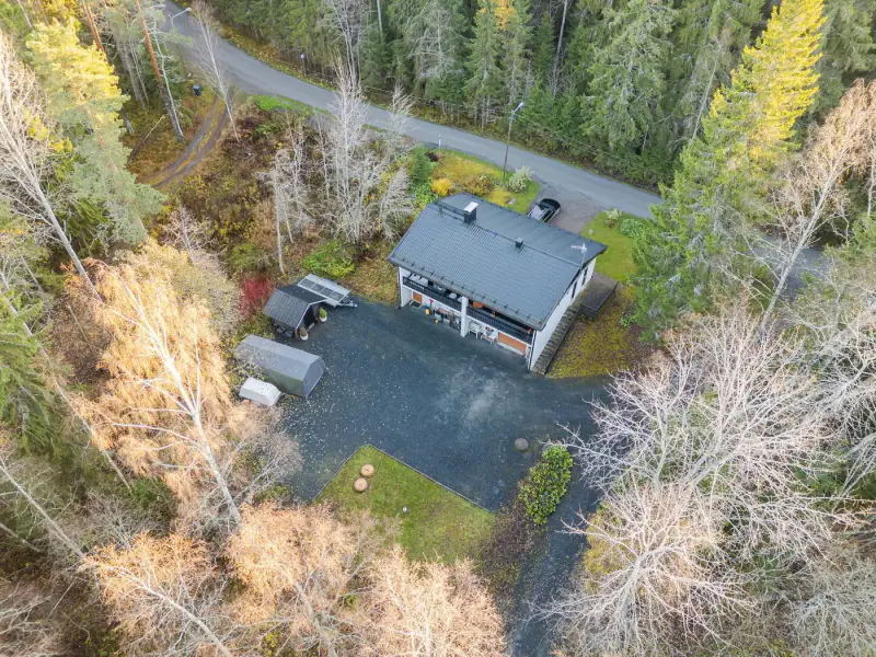 Maison 1986 rénovée + chalet d’invités et sauna de rive, 5 900 m² et 50 m de rive sur le Näsijärvi — Antaverkka, Ylöjärvi — 5