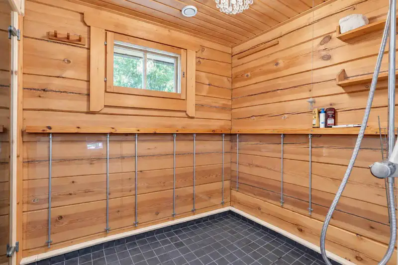 Maison bois ~121 m² (1992) + sauna, 3 470 m² (~45 m rive), Vankavesi — Kuru / Ylöjärvi — 17